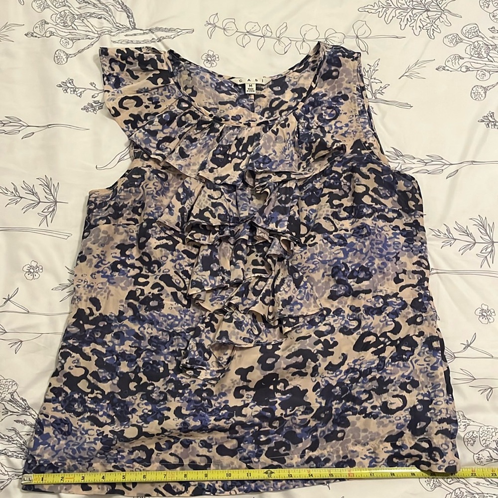 Cabi sleeveless top 100%silk size M